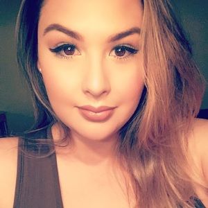 Meet your Posher, Isela